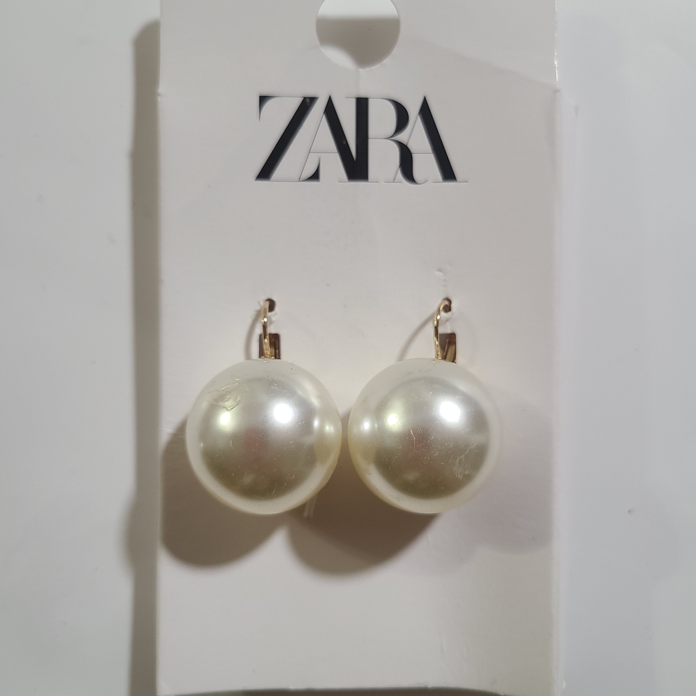 Zara Pearl Drop Earrings - Elegant White